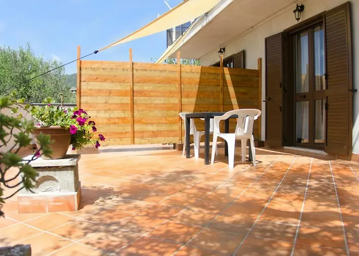 Dimora Degli Ulivi 住宿加早餐酒店 4*