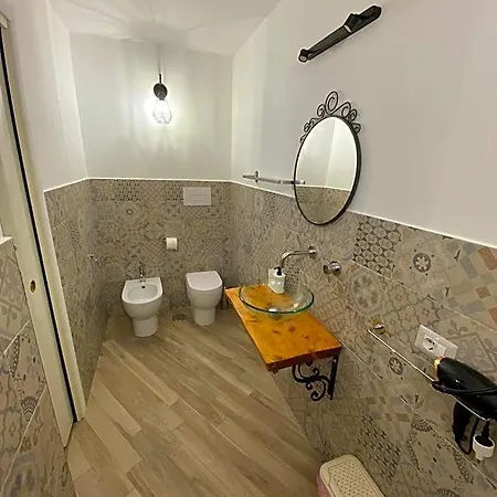 Dimora Degli Ulivi 住宿加早餐酒店 4*
