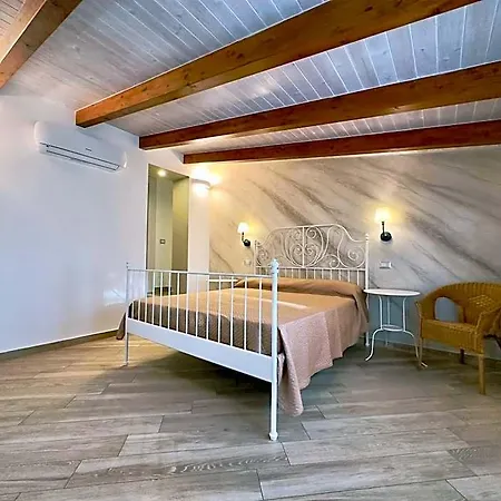 Dimora Degli Ulivi 住宿加早餐酒店 4*